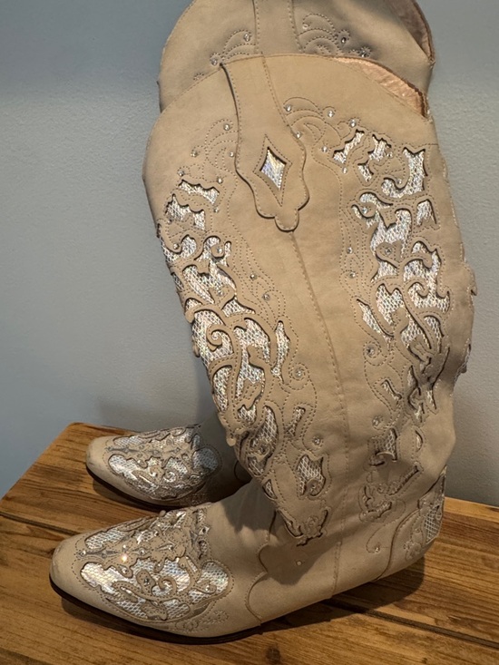 Shoes - Embellished  Beige  wedding Western Cowboy Boots size 8.5